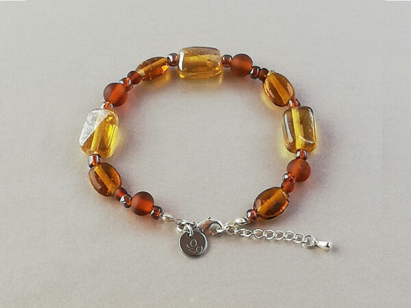 Bracelet avec perles de verre anciennes