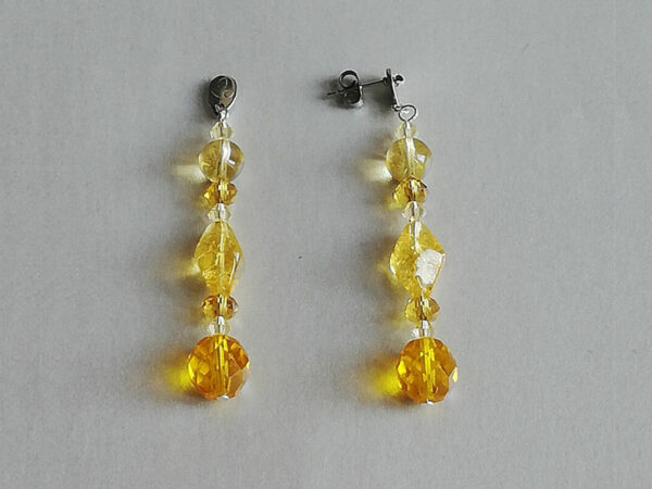 Boucles d'oreilles avec perles de verre anciennes