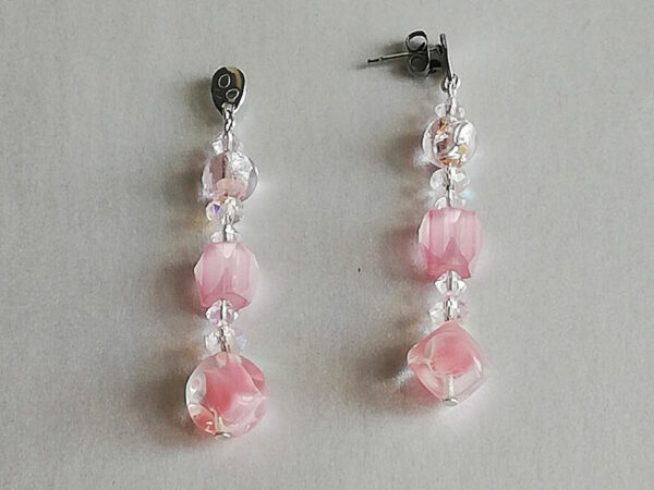 Boucles d'oreilles avec perles de verre anciennes